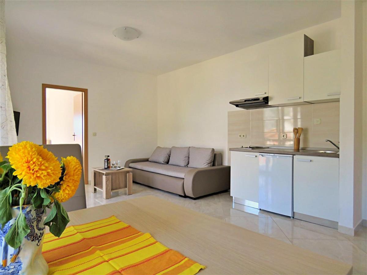 Apartments Zvone Omis Exterior photo